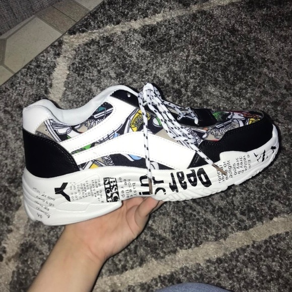 Graphic Print Sneakers - Picture 2 of 3